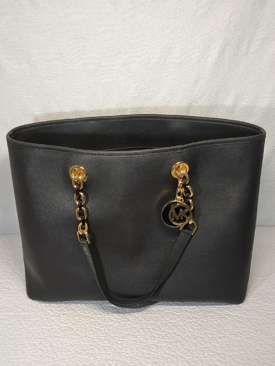 Michael Kors Large Cynthia Black Saffiano Leather Tote With Gold Mk Charm